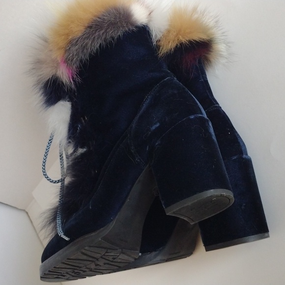 Stuart Weitzman Yukon navy suede booties 9 M - Picture 9 of 16